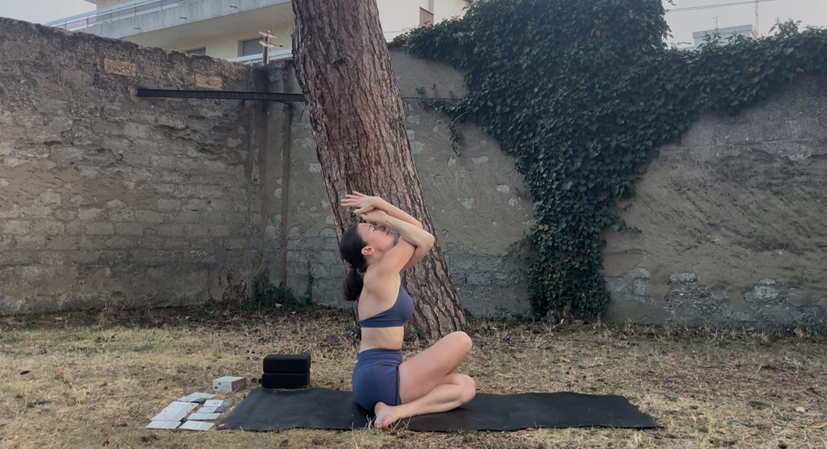 8 étirements haut du dos