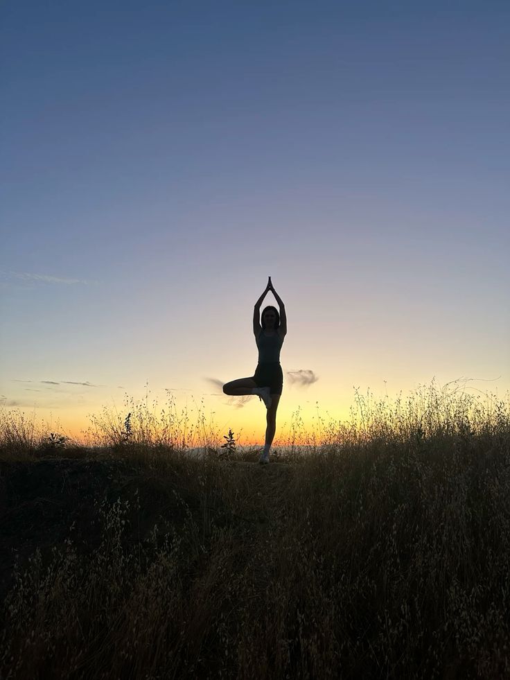 Posture de l'Arbre (Vrksasana) : Équilibre, Concentration et Ancrage
